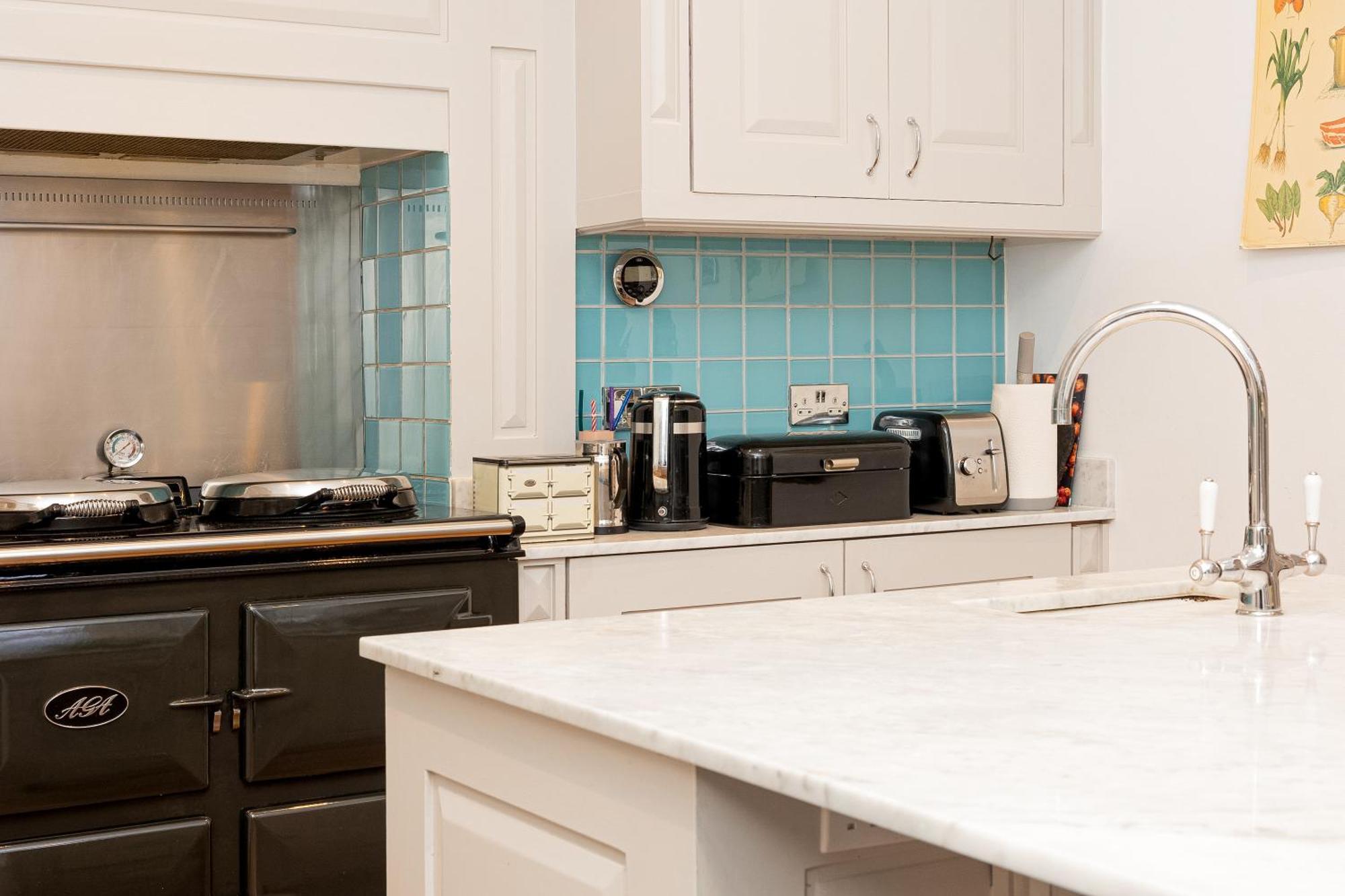 3br 3lvl Home, Garden & Parking, 5min Greenwich St Apartment