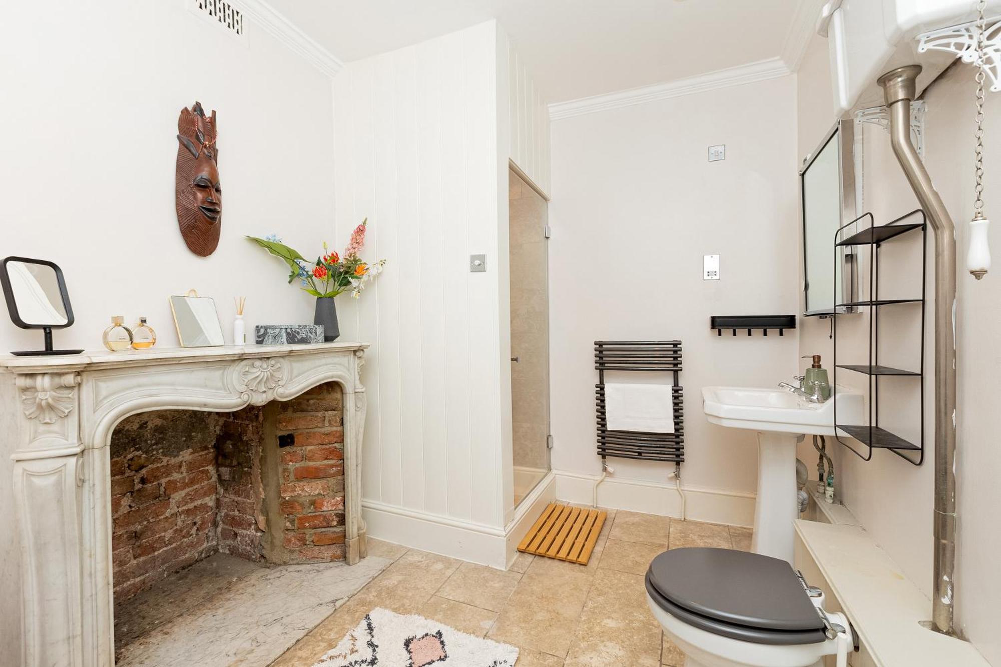 Apartment 3br 3lvl Home, Garden & Parking, 5min Greenwich St *