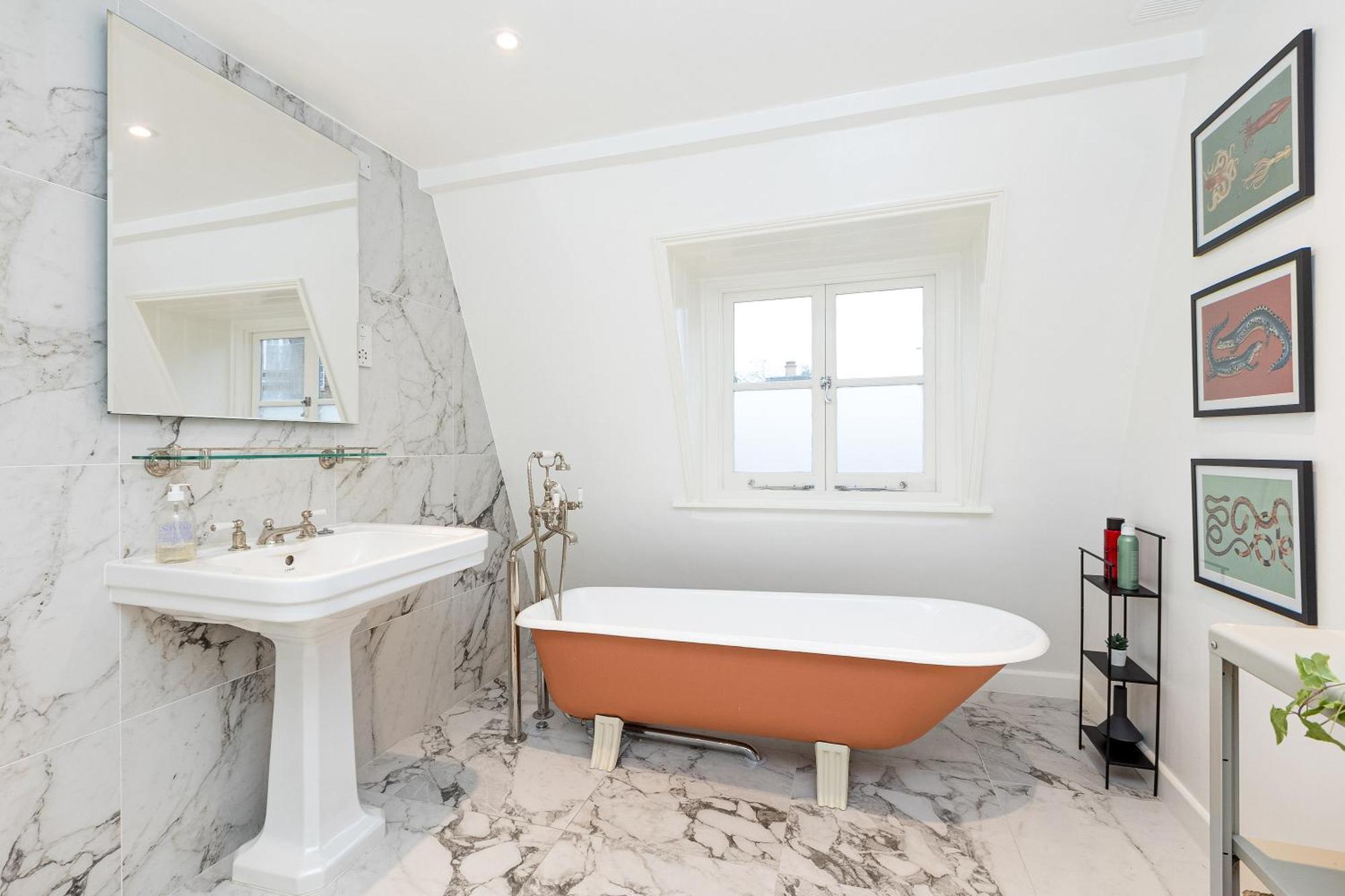 3br 3lvl Home, Garden & Parking, 5min Greenwich St *