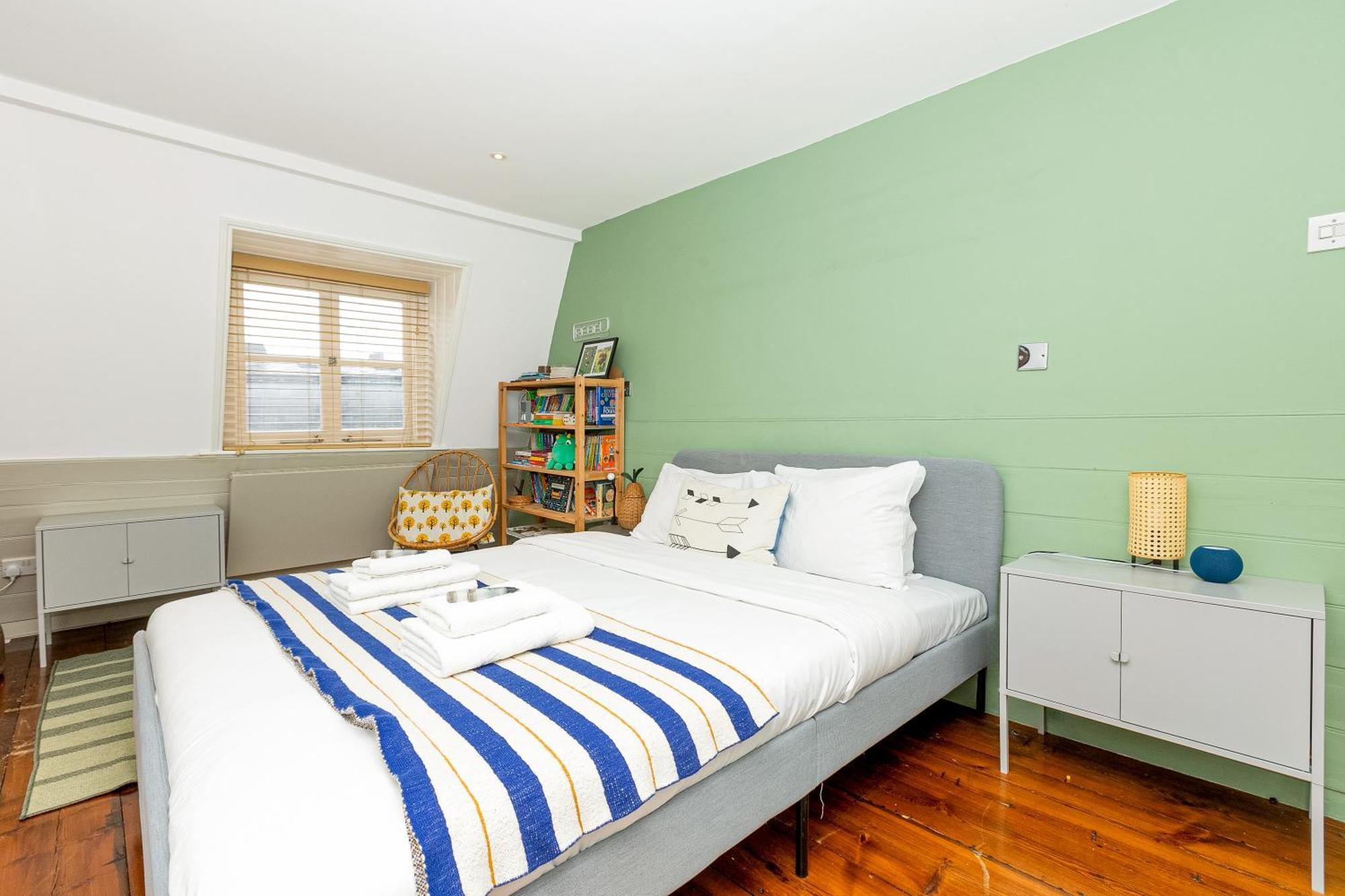 3br 3lvl Home, Garden & Parking, 5min Greenwich St * London