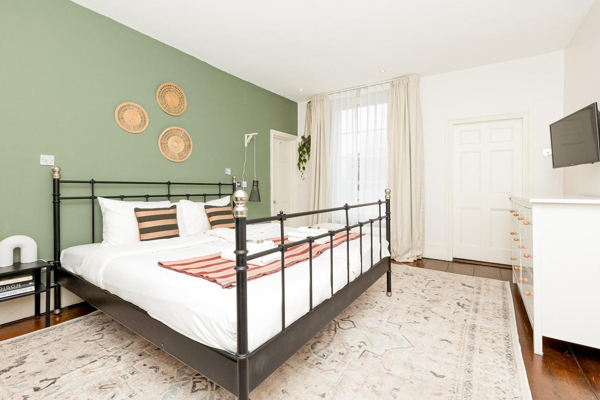 3br 3lvl Home, Garden & Parking, 5min Greenwich St Apartment *