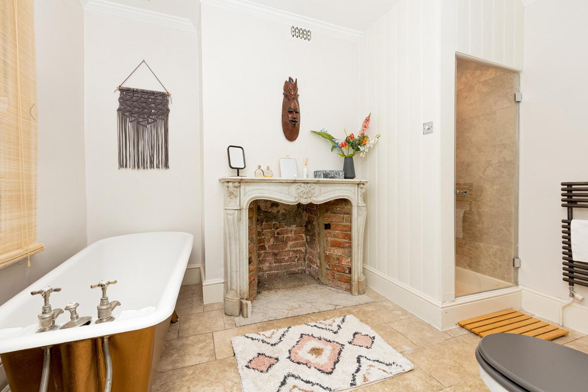 3br 3lvl Home, Garden & Parking, 5min Greenwich St Apartment