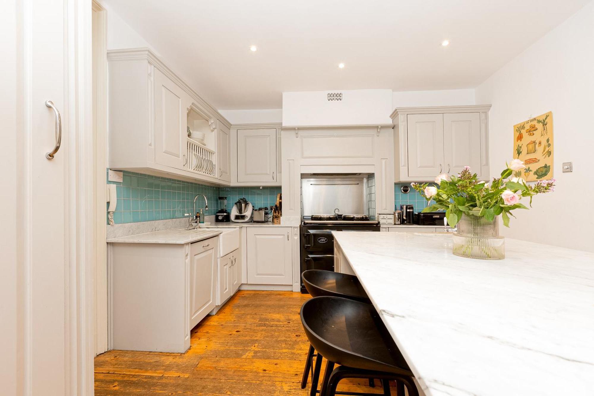 3br 3lvl Home, Garden & Parking, 5min Greenwich St *