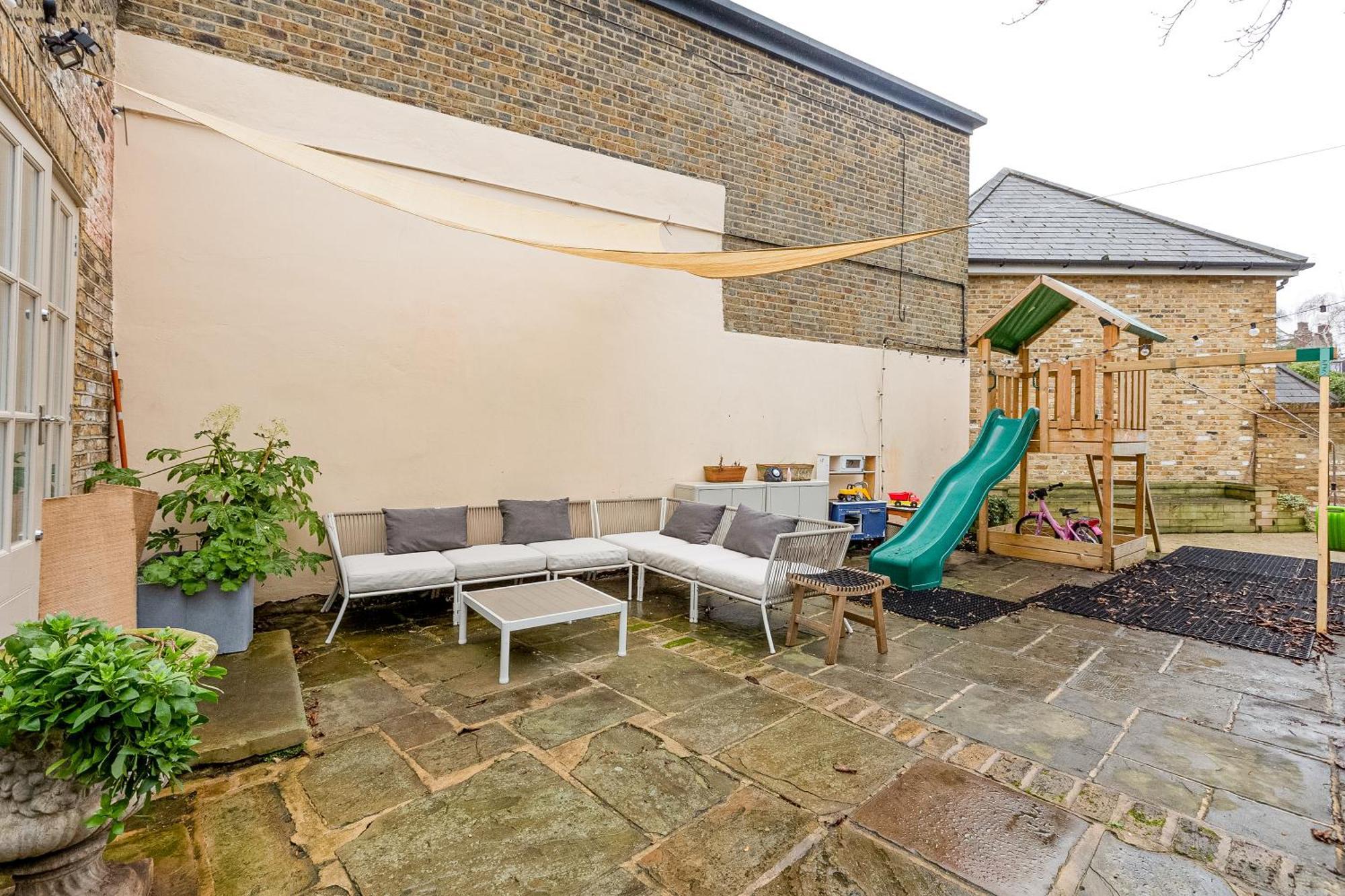 Apartment 3br 3lvl Home, Garden & Parking, 5min Greenwich St