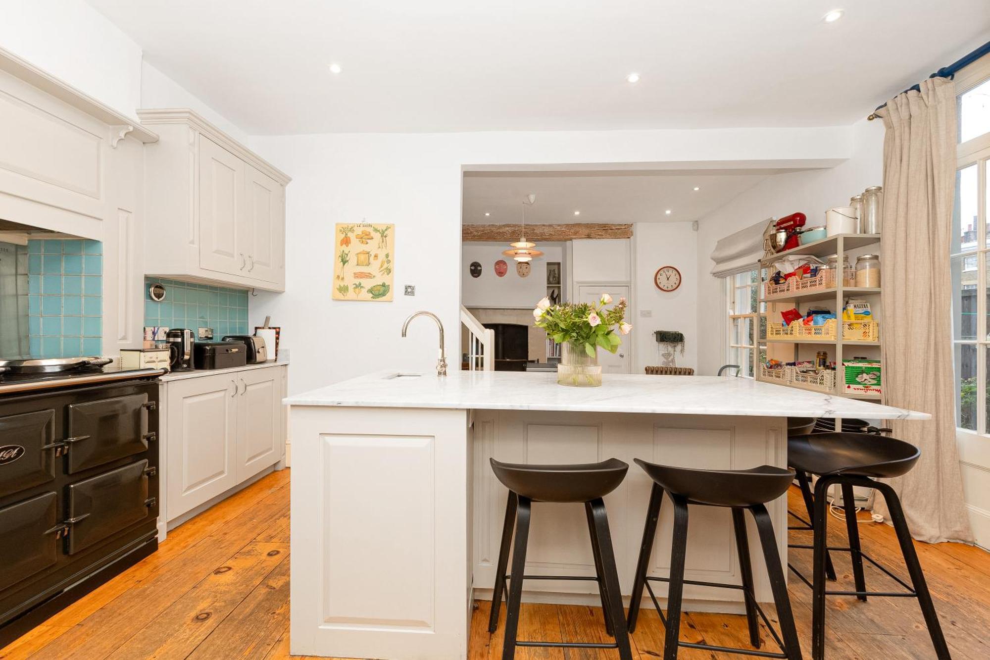 Apartment 3br 3lvl Home, Garden & Parking, 5min Greenwich St *