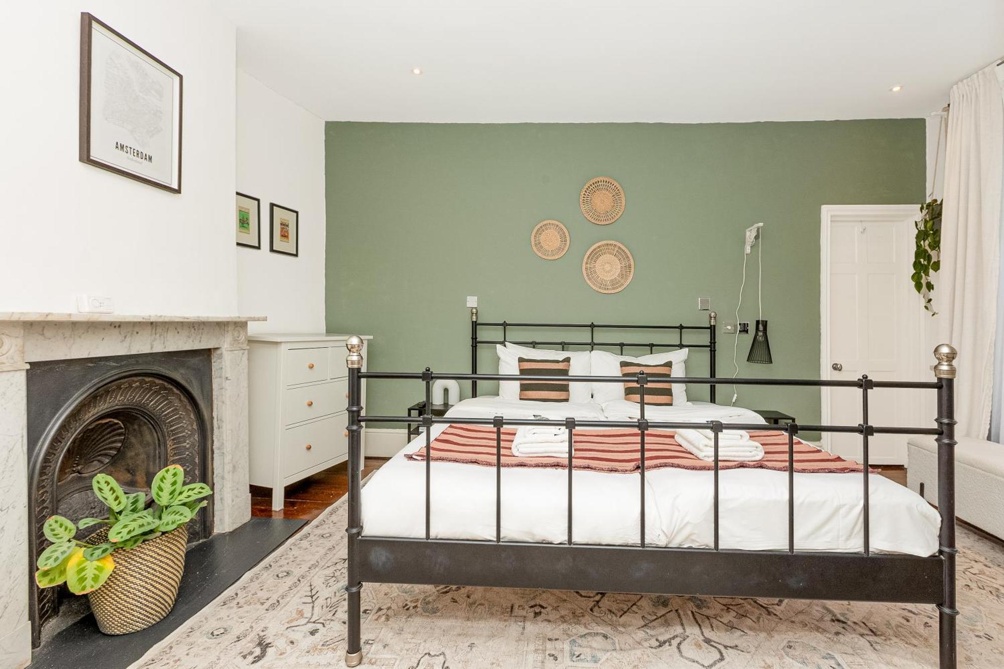 3br 3lvl Home, Garden & Parking, 5min Greenwich St Apartment London